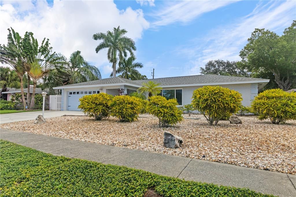 For Sale: $809,000 (4 beds, 3 baths, 2410 Square Feet)