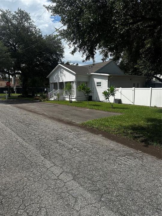 En Venta: $415,000 (3 camas, 2 baños, 1232 Pies cuadrados)
