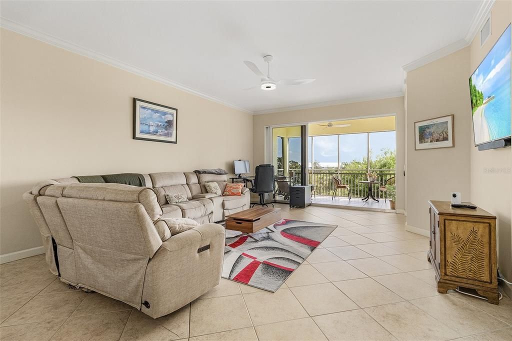For Rent: $2,000 (3 beds, 2 baths, 1729 Square Feet)