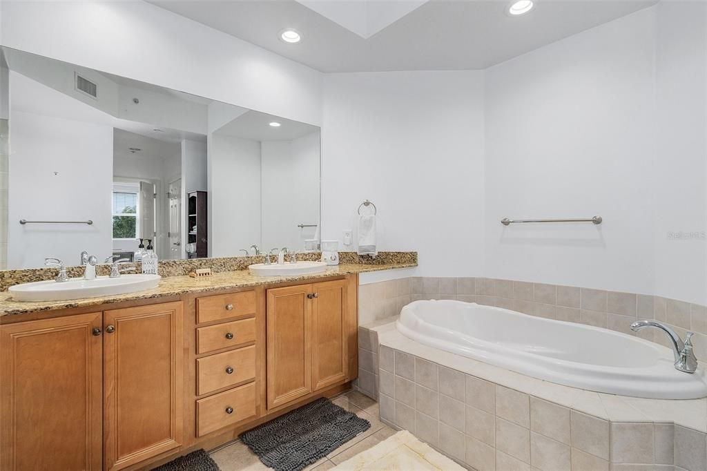 For Rent: $2,000 (3 beds, 2 baths, 1729 Square Feet)