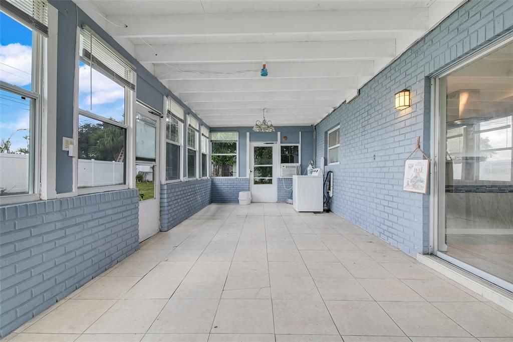 For Sale: $325,000 (4 beds, 2 baths, 2158 Square Feet)