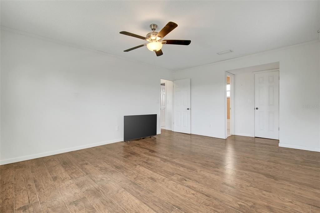 For Sale: $325,000 (4 beds, 2 baths, 2158 Square Feet)