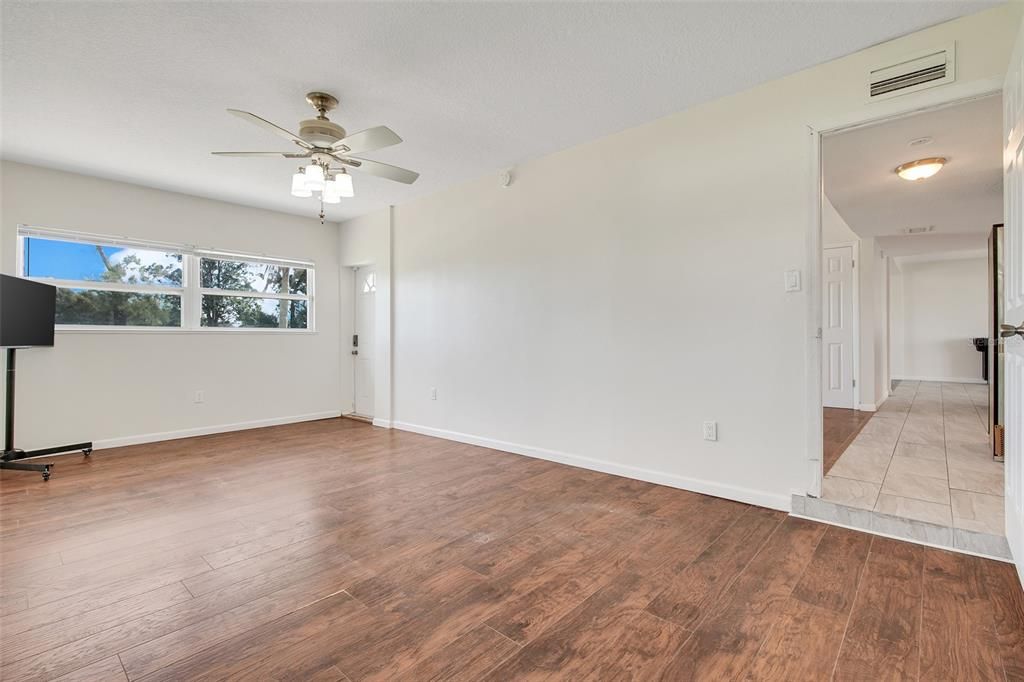 For Sale: $325,000 (4 beds, 2 baths, 2158 Square Feet)