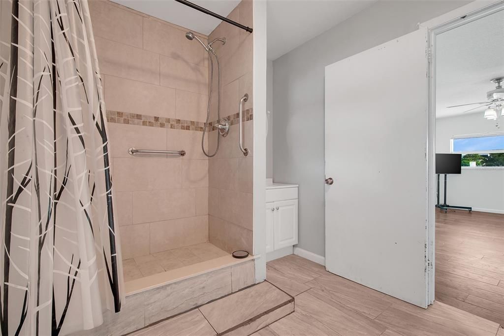 For Sale: $325,000 (4 beds, 2 baths, 2158 Square Feet)