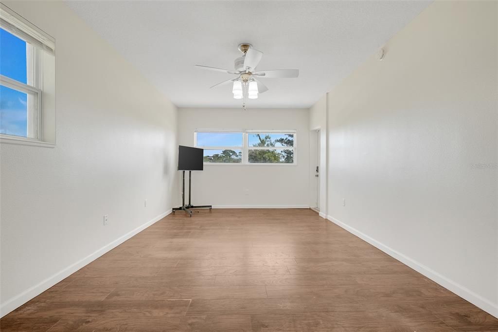 For Sale: $325,000 (4 beds, 2 baths, 2158 Square Feet)
