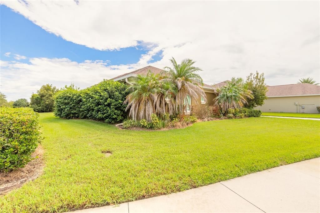 Active With Contract: $599,888 (3 beds, 2 baths, 2744 Square Feet)