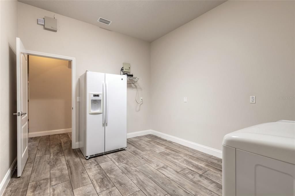 Active With Contract: $599,888 (3 beds, 2 baths, 2744 Square Feet)