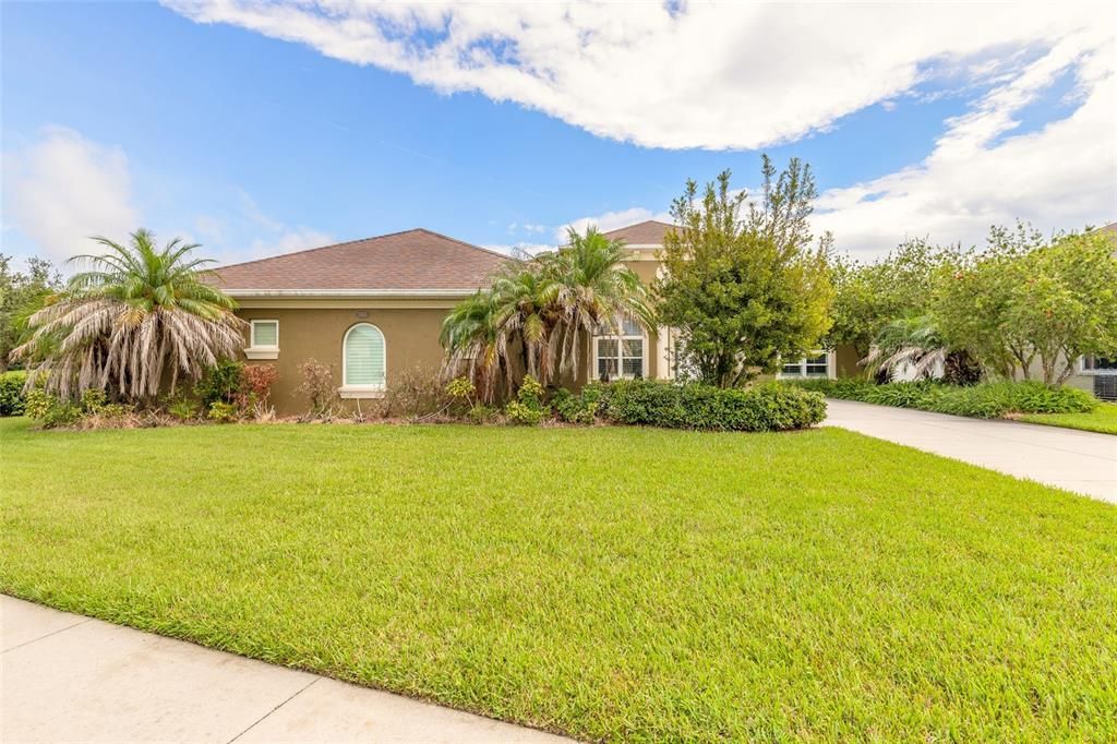 Active With Contract: $599,888 (3 beds, 2 baths, 2744 Square Feet)
