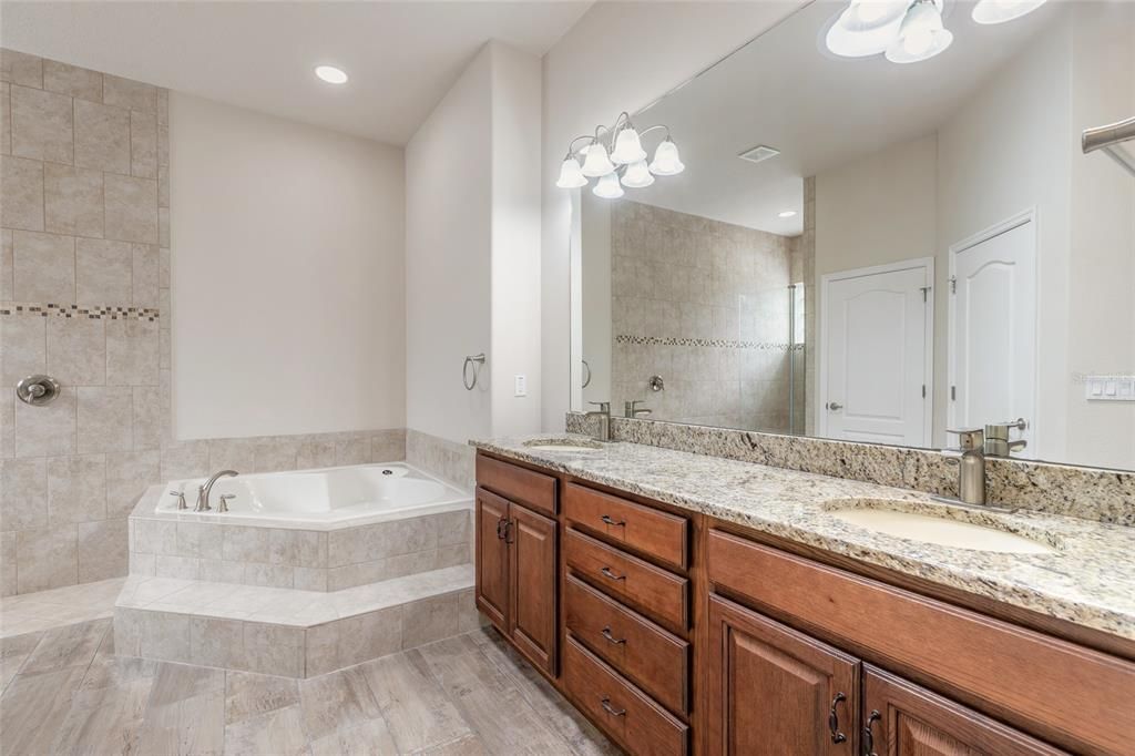 Active With Contract: $599,888 (3 beds, 2 baths, 2744 Square Feet)