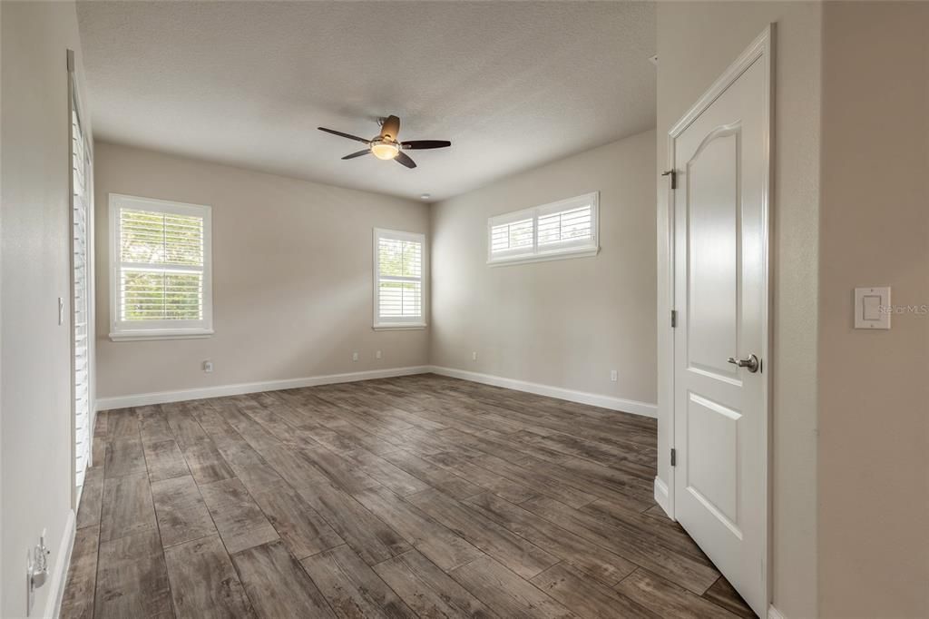 Active With Contract: $599,888 (3 beds, 2 baths, 2744 Square Feet)