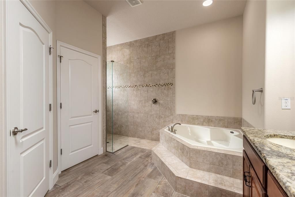 Active With Contract: $599,888 (3 beds, 2 baths, 2744 Square Feet)