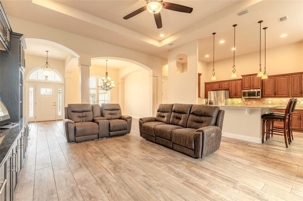 Active With Contract: $599,888 (3 beds, 2 baths, 2744 Square Feet)