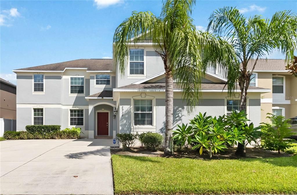 Activo con contrato: $650,000 (5 camas, 3 baños, 3774 Pies cuadrados)