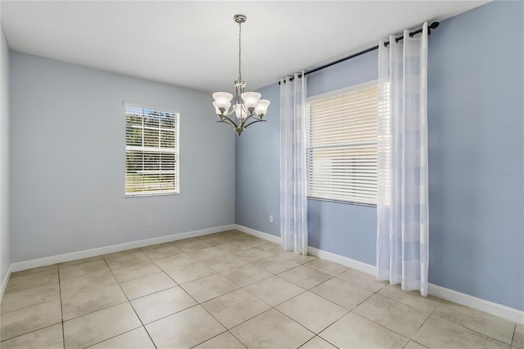 Activo con contrato: $650,000 (5 camas, 3 baños, 3774 Pies cuadrados)