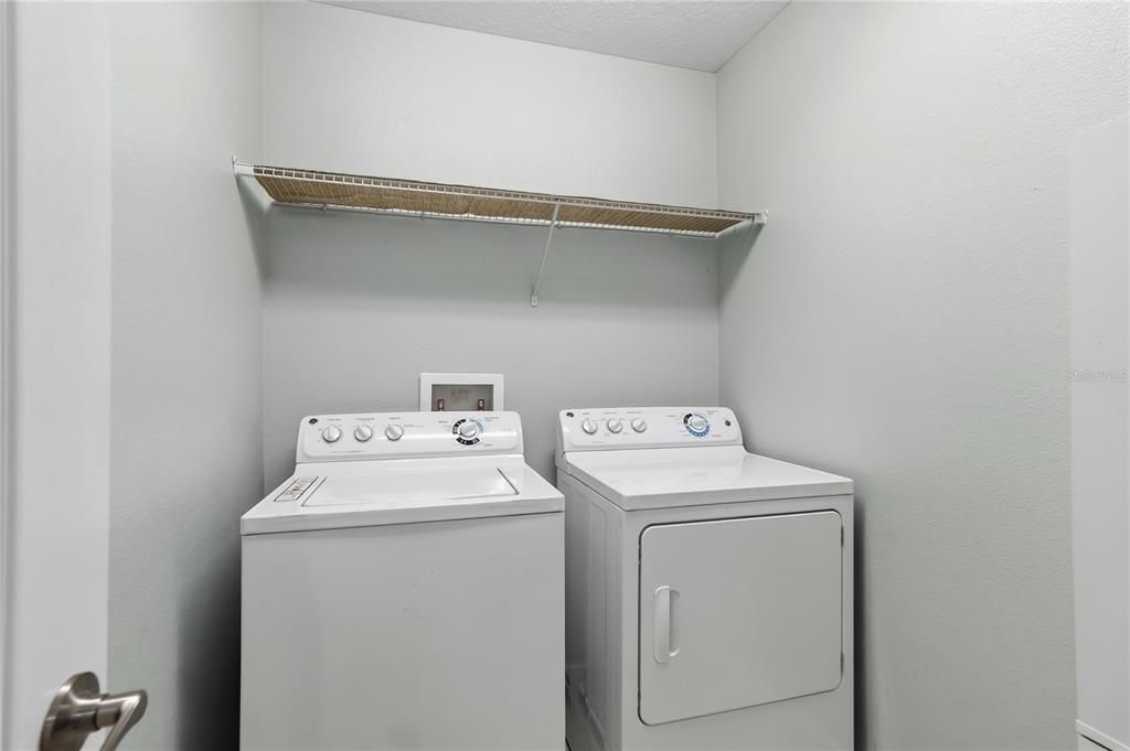 Activo con contrato: $650,000 (5 camas, 3 baños, 3774 Pies cuadrados)