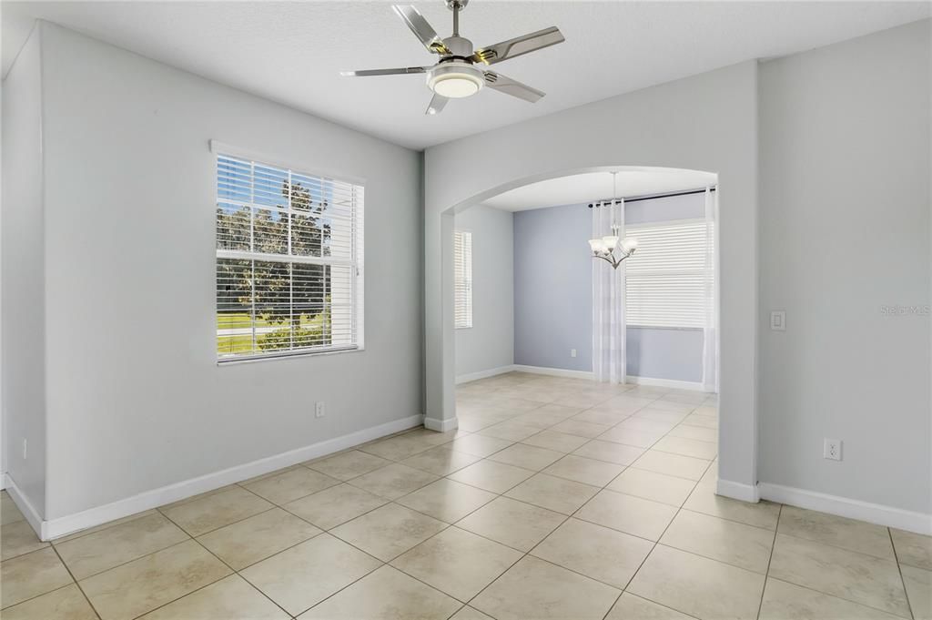 Activo con contrato: $650,000 (5 camas, 3 baños, 3774 Pies cuadrados)