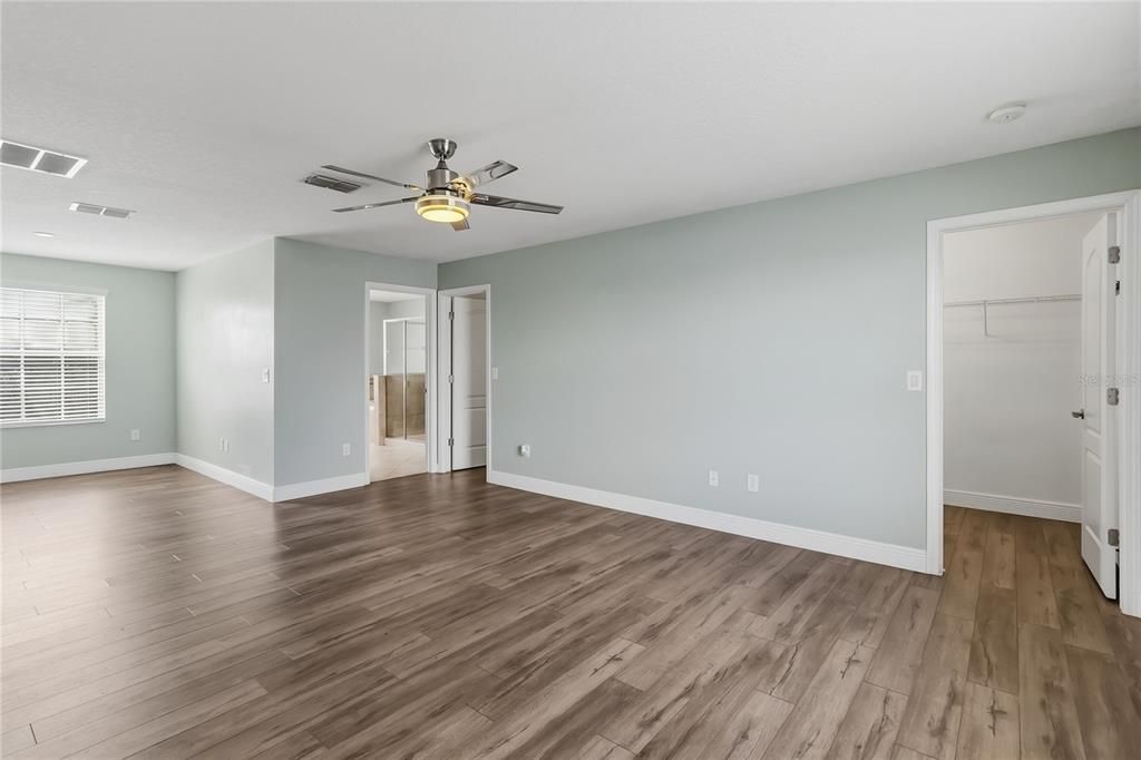 Activo con contrato: $650,000 (5 camas, 3 baños, 3774 Pies cuadrados)