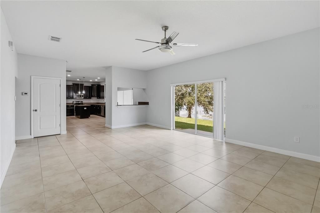 Activo con contrato: $650,000 (5 camas, 3 baños, 3774 Pies cuadrados)