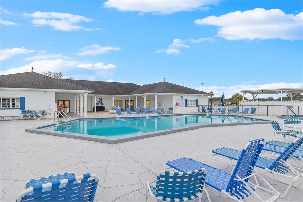For Sale: $159,900 (2 beds, 2 baths, 756 Square Feet)