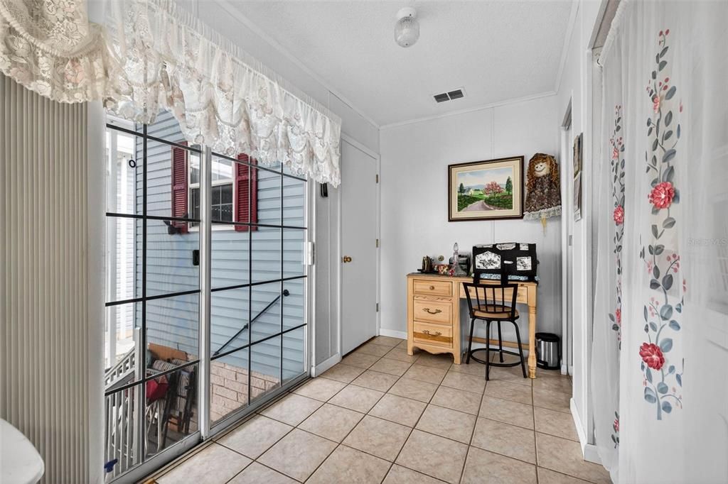 For Sale: $159,900 (2 beds, 2 baths, 756 Square Feet)