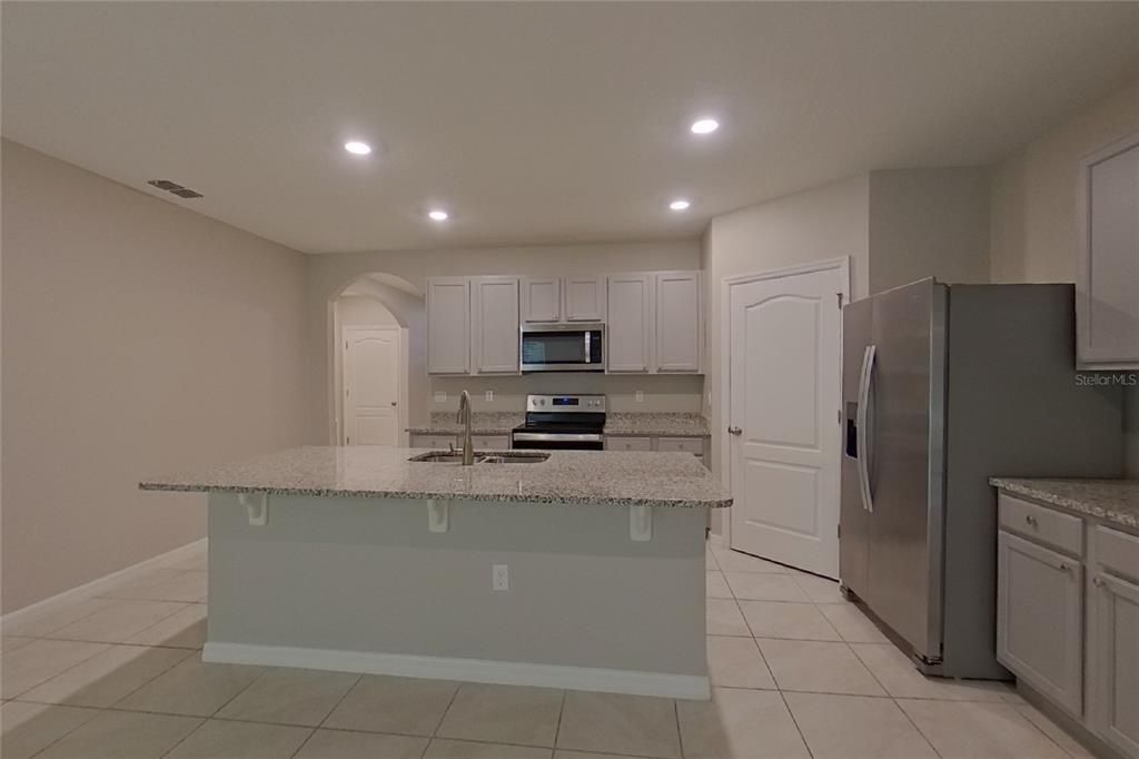 В аренду: $2,499 (4 спален, 2 ванн, 1846 Квадратных фут)