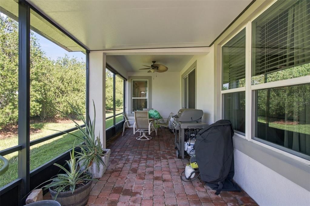 En Venta: $364,000 (2 camas, 2 baños, 1975 Pies cuadrados)