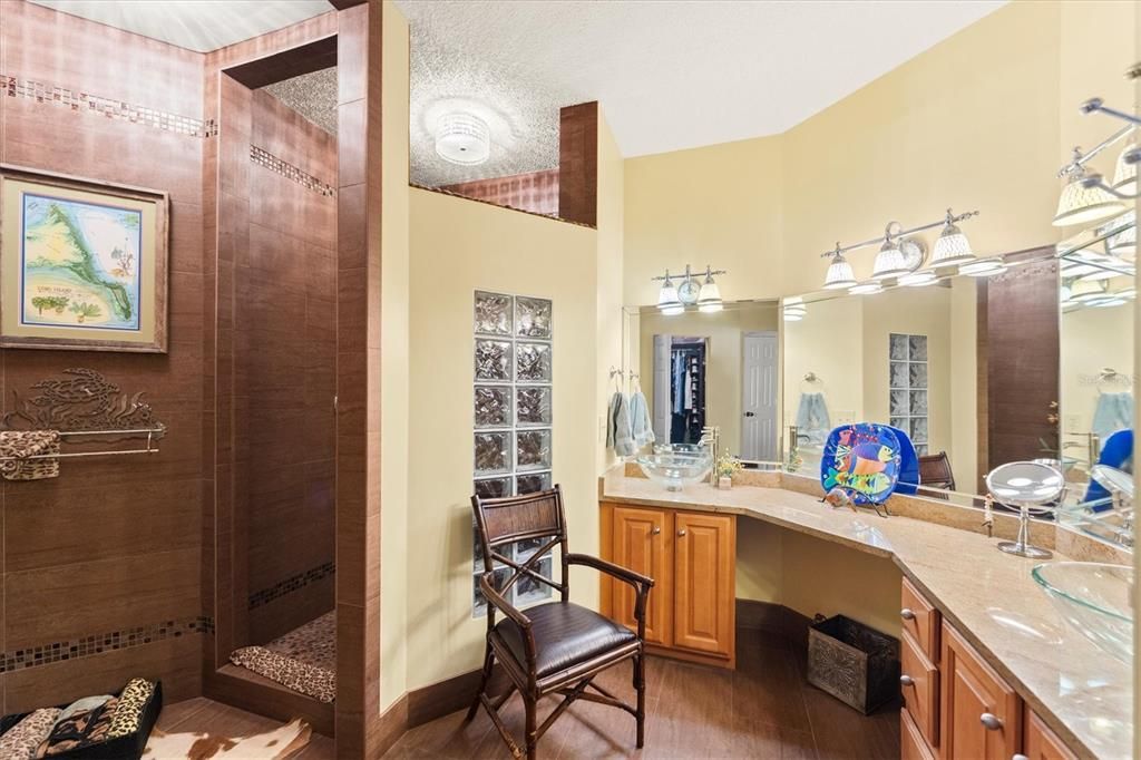 For Sale: $685,000 (2 beds, 2 baths, 1480 Square Feet)