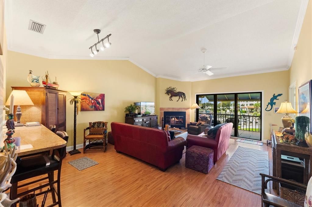 For Sale: $685,000 (2 beds, 2 baths, 1480 Square Feet)