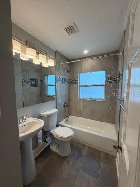 В аренду: $2,600 (2 спален, 1 ванн, 1272 Квадратных фут)