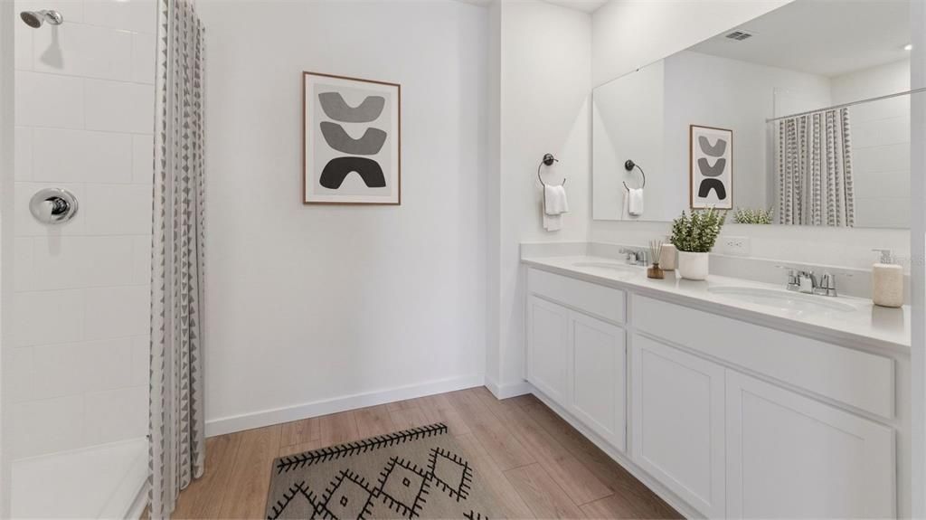 En Venta: $407,914 (5 camas, 3 baños, 2447 Pies cuadrados)
