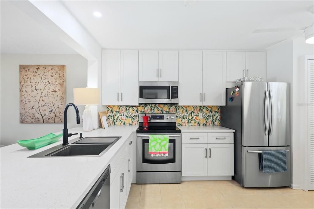 For Sale: $335,000 (2 beds, 2 baths, 1304 Square Feet)