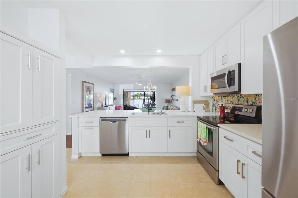 For Sale: $335,000 (2 beds, 2 baths, 1304 Square Feet)