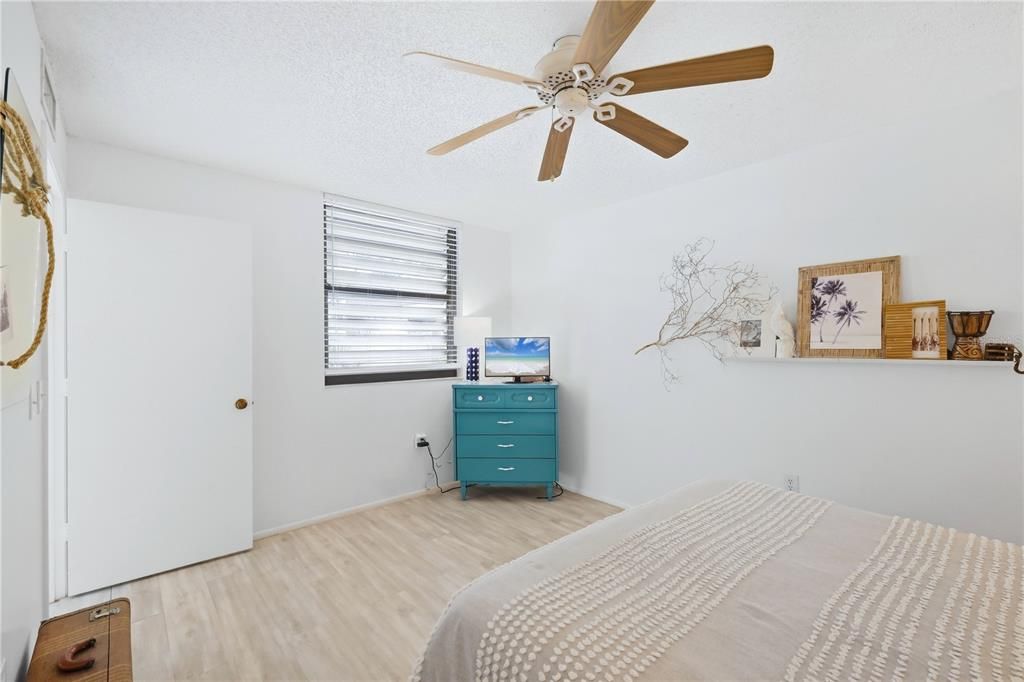 For Sale: $335,000 (2 beds, 2 baths, 1304 Square Feet)
