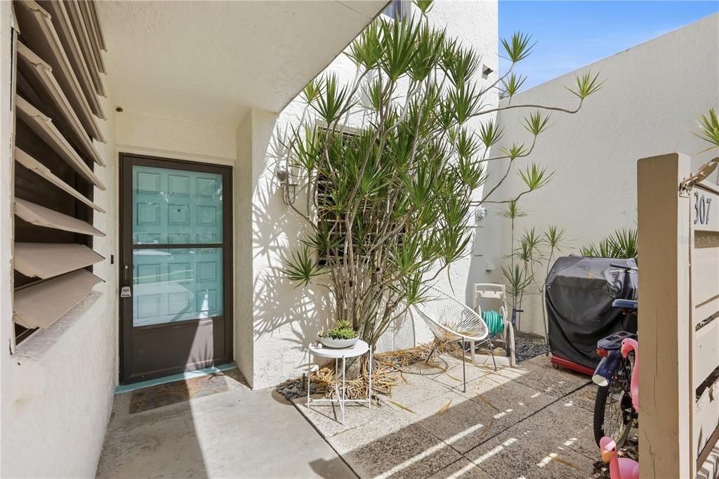For Sale: $335,000 (2 beds, 2 baths, 1304 Square Feet)