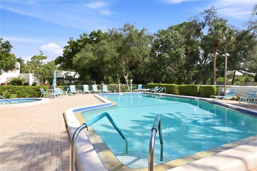 For Sale: $335,000 (2 beds, 2 baths, 1304 Square Feet)