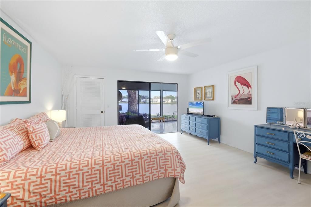For Sale: $335,000 (2 beds, 2 baths, 1304 Square Feet)