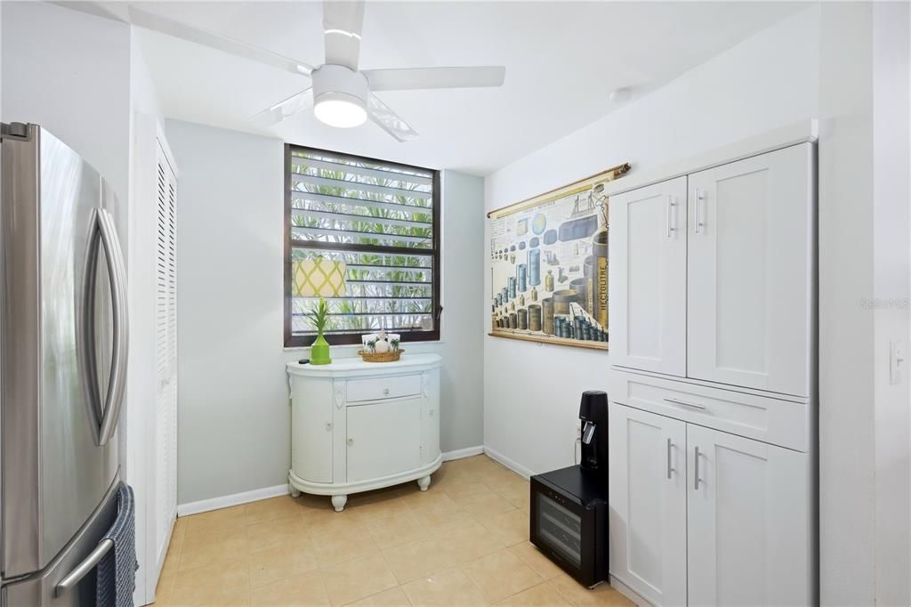 For Sale: $335,000 (2 beds, 2 baths, 1304 Square Feet)