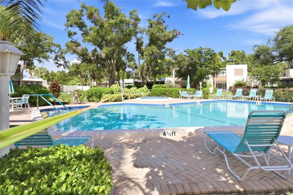 For Sale: $335,000 (2 beds, 2 baths, 1304 Square Feet)