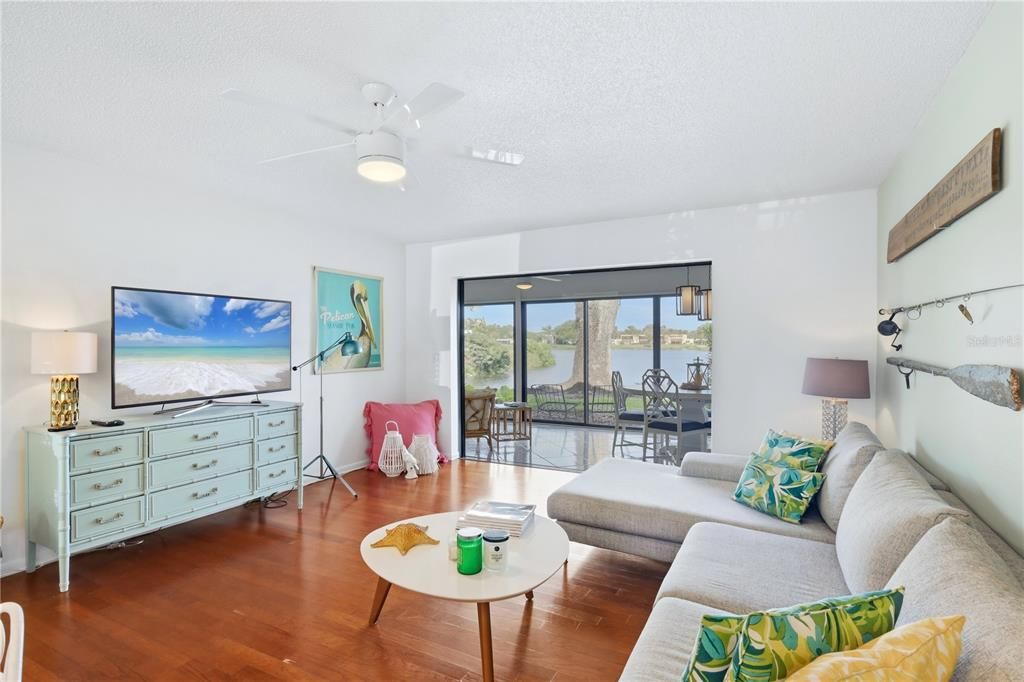 For Sale: $335,000 (2 beds, 2 baths, 1304 Square Feet)