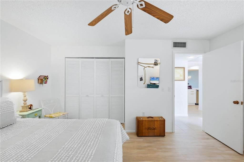 For Sale: $335,000 (2 beds, 2 baths, 1304 Square Feet)
