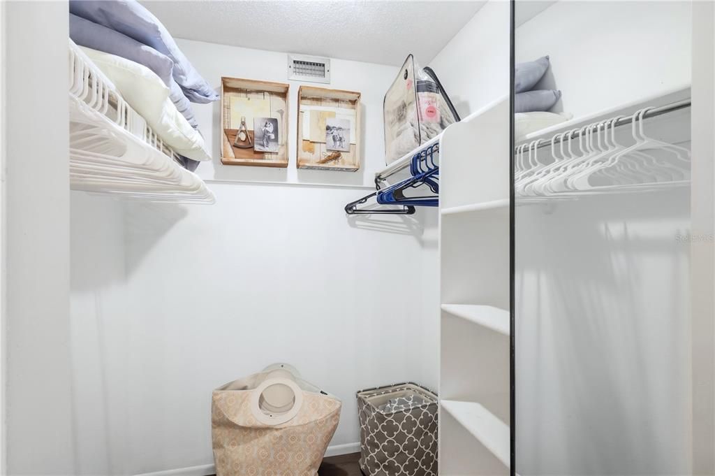 For Sale: $335,000 (2 beds, 2 baths, 1304 Square Feet)