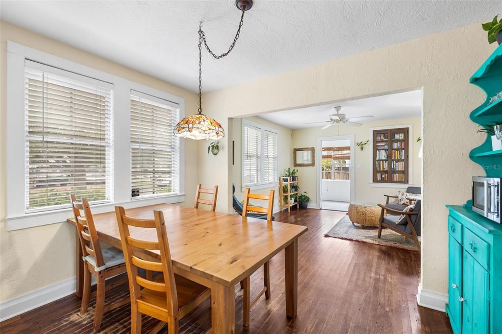 En Venta: $539,000 (3 camas, 2 baños, 1072 Pies cuadrados)