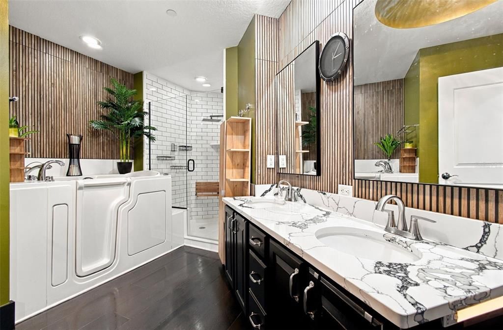 For Sale: $650,000 (2 beds, 2 baths, 1338 Square Feet)