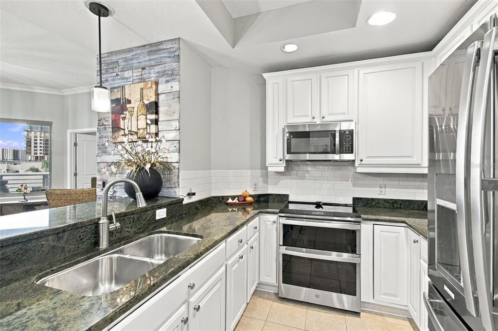 For Sale: $650,000 (2 beds, 2 baths, 1338 Square Feet)