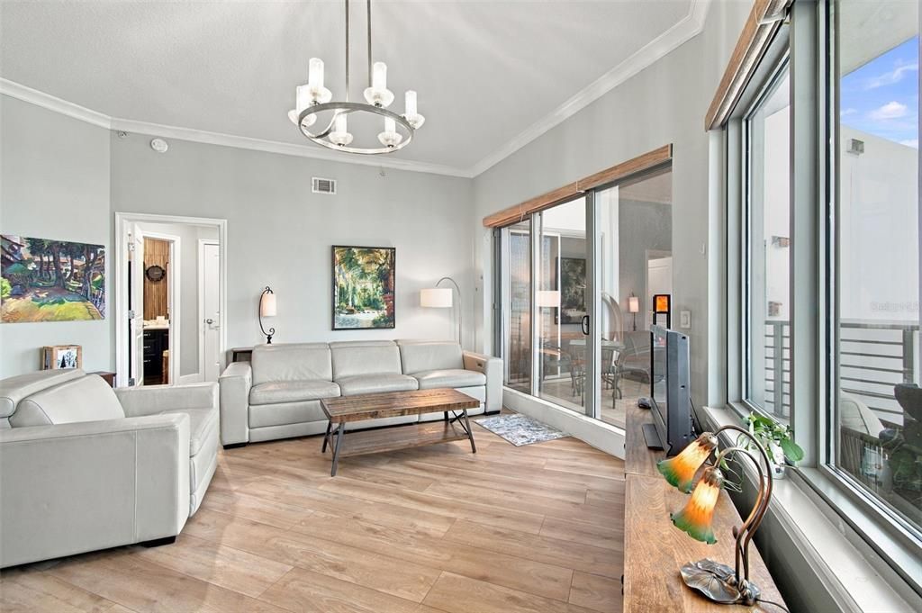 For Sale: $650,000 (2 beds, 2 baths, 1338 Square Feet)