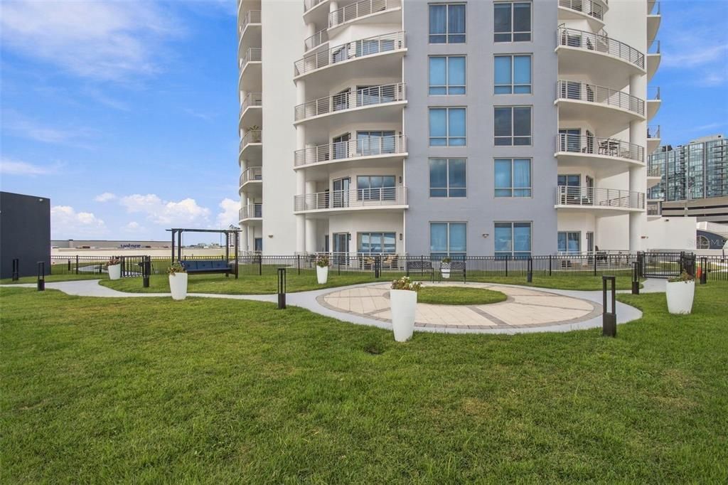For Sale: $650,000 (2 beds, 2 baths, 1338 Square Feet)