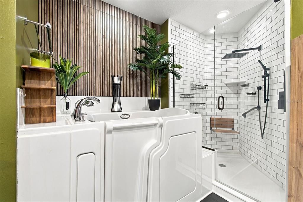 For Sale: $650,000 (2 beds, 2 baths, 1338 Square Feet)