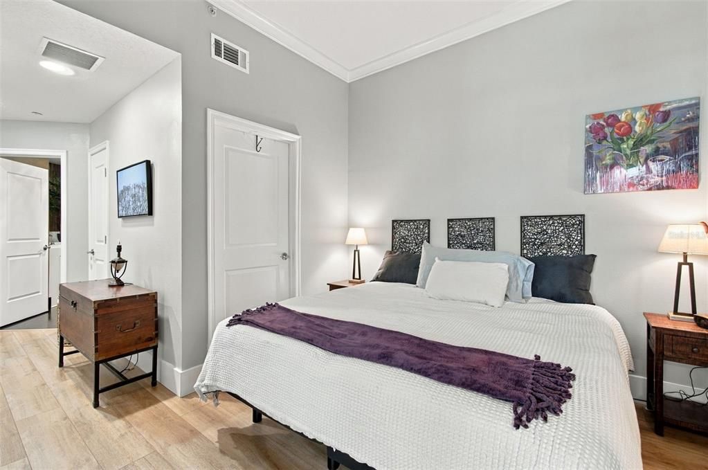For Sale: $650,000 (2 beds, 2 baths, 1338 Square Feet)