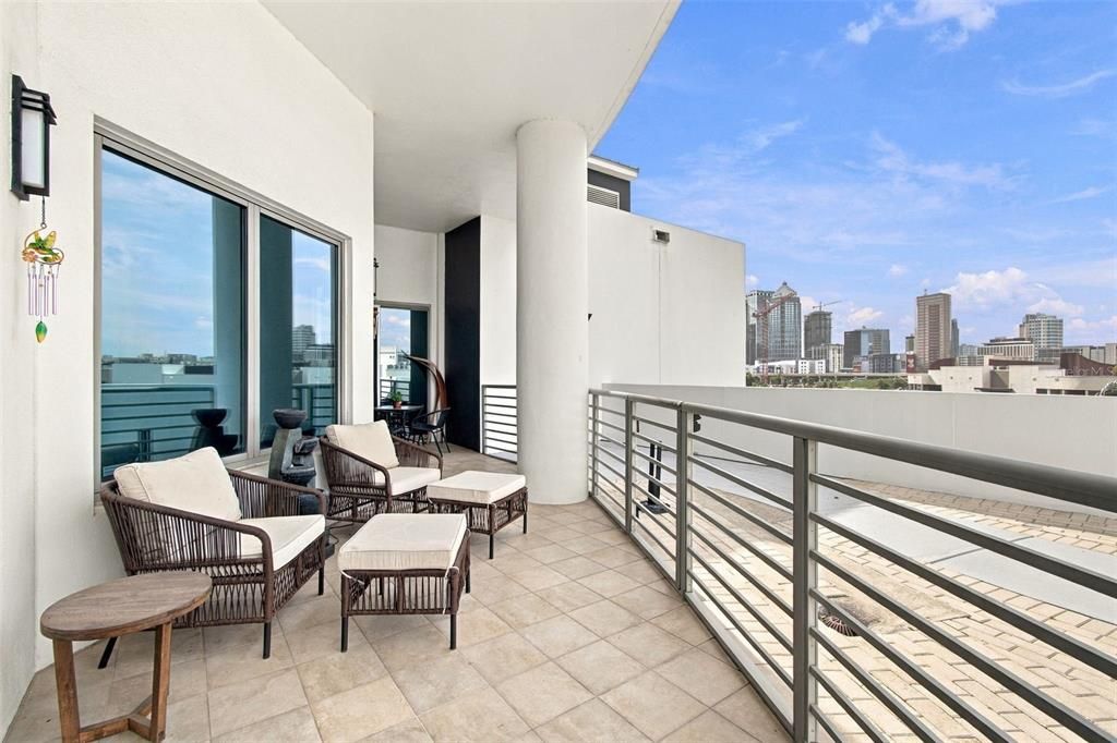 For Sale: $650,000 (2 beds, 2 baths, 1338 Square Feet)