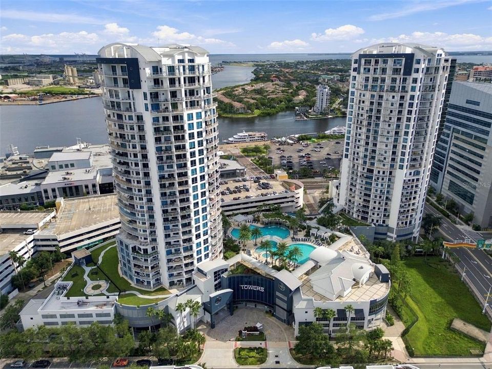 For Sale: $650,000 (2 beds, 2 baths, 1338 Square Feet)